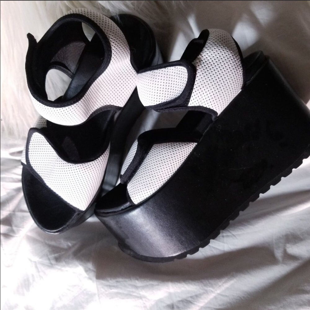 YES “SLAM” Platform Sandals NWOB
